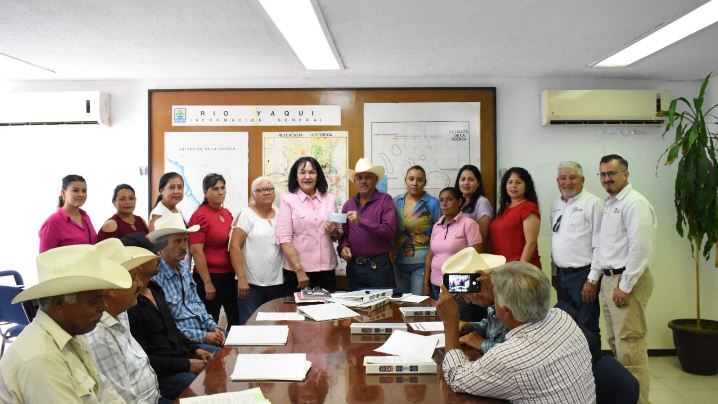 Entrega Gobierno de Sonora apoyos económicos a ganaderos del Sur del estado
